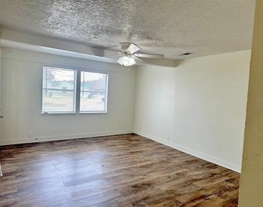 1005 Avenue E 1/2 - Photo Thumbnail 7