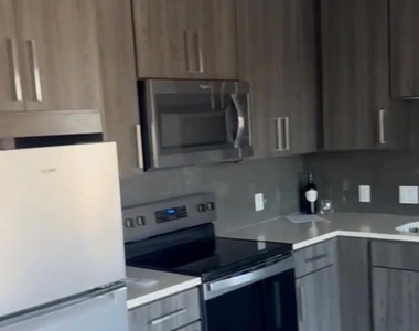 1475 Texas St - Photo Thumbnail 5