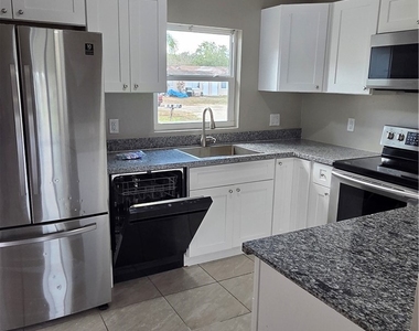 1117 Gordon Avenue S - Photo Thumbnail 4