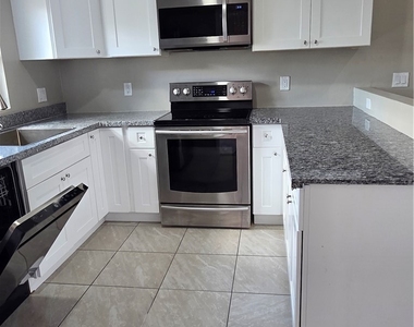 1117 Gordon Avenue S - Photo Thumbnail 5