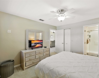 8445 Charter Club Circle - Photo Thumbnail 15