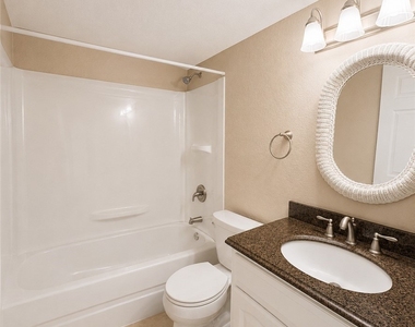 2264 Winkler Avenue - Photo Thumbnail 24