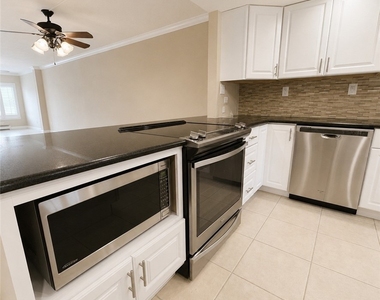 2264 Winkler Avenue - Photo Thumbnail 5