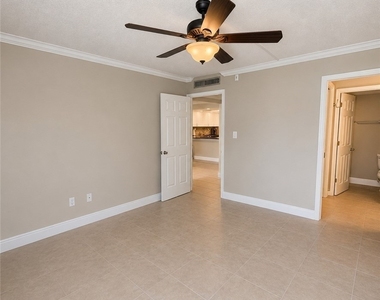 2264 Winkler Avenue - Photo Thumbnail 11