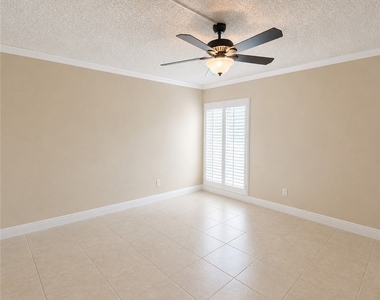 2264 Winkler Avenue - Photo Thumbnail 12