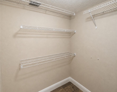 2264 Winkler Avenue - Photo Thumbnail 13