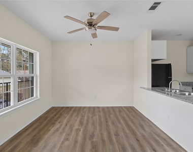 409 Beto St - Photo Thumbnail 3