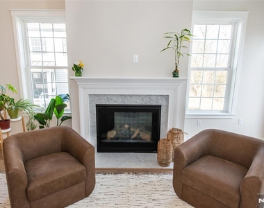 37 Hillandale - Photo Thumbnail 19