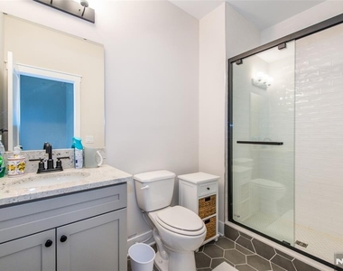 37 Hillandale - Photo Thumbnail 30