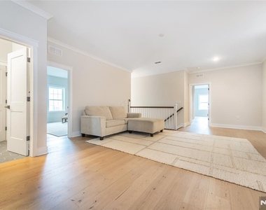37 Hillandale - Photo Thumbnail 28