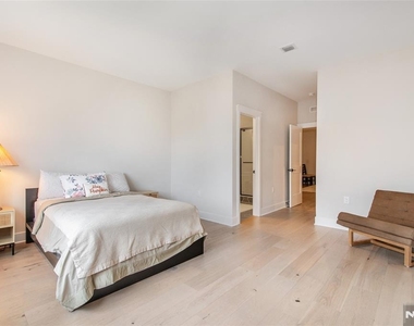 37 Hillandale - Photo Thumbnail 29