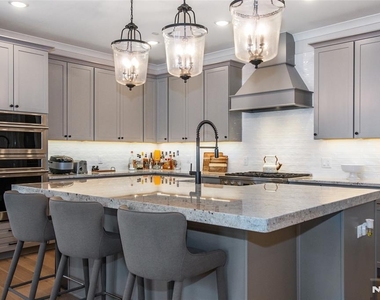 37 Hillandale - Photo Thumbnail 14