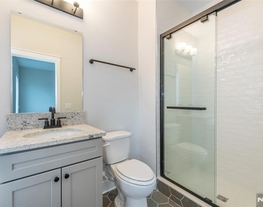 37 Hillandale - Photo Thumbnail 33