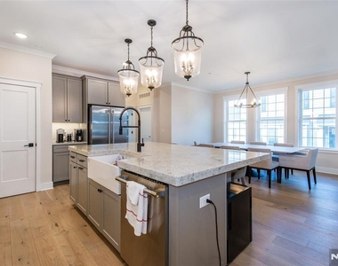 37 Hillandale - Photo Thumbnail 10