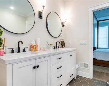 37 Hillandale - Photo Thumbnail 22
