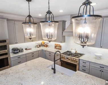37 Hillandale - Photo Thumbnail 15