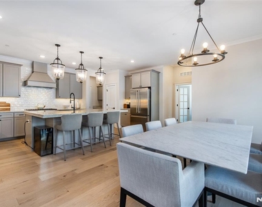 37 Hillandale - Photo Thumbnail 7