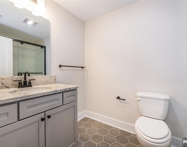 37 Hillandale - Photo Thumbnail 37