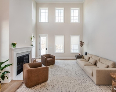 37 Hillandale - Photo Thumbnail 3