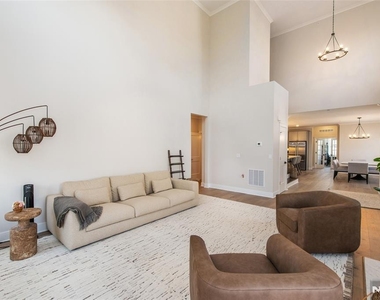 37 Hillandale - Photo Thumbnail 1