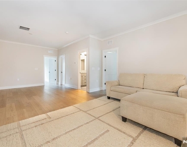 37 Hillandale - Photo Thumbnail 26