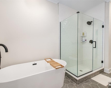 37 Hillandale - Photo Thumbnail 23