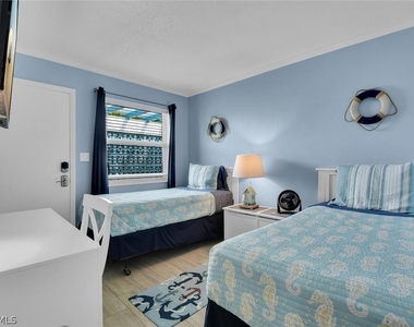 1295 Gulf Shore Boulevard S - Photo Thumbnail 8