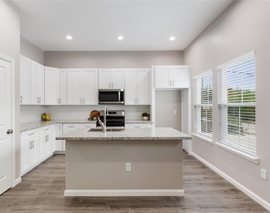 1321 E 35th Street - Photo Thumbnail 3