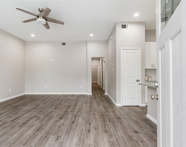1321 E 35th Street - Photo Thumbnail 2