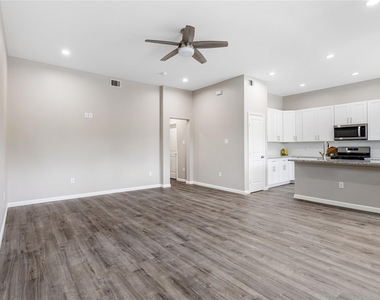 1321 E 35th Street - Photo Thumbnail 9