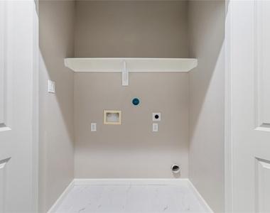 1321 E 35th Street - Photo Thumbnail 20