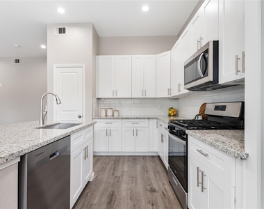 1321 E 35th Street - Photo Thumbnail 4