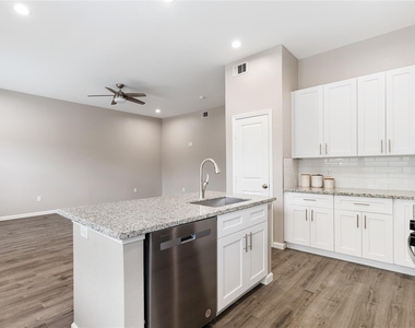 1321 E 35th Street - Photo Thumbnail 5