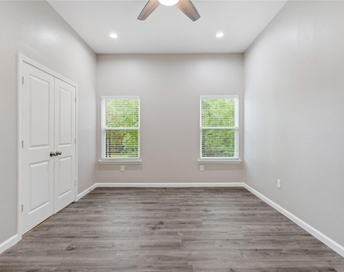 1321 E 35th Street - Photo Thumbnail 13