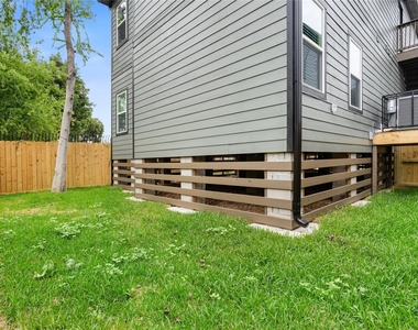 1321 E 35th Street - Photo Thumbnail 21