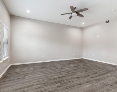 1321 E 35th Street - Photo Thumbnail 6