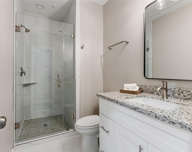 1321 E 35th Street - Photo Thumbnail 12
