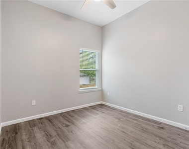 1321 E 35th Street - Photo Thumbnail 10