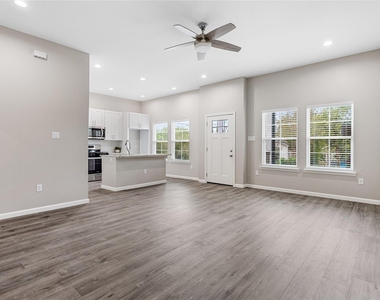 1321 E 35th Street - Photo Thumbnail 8