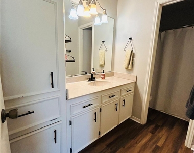 108 Creek Bend Lane - Photo Thumbnail 15