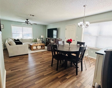 108 Creek Bend Lane - Photo Thumbnail 7