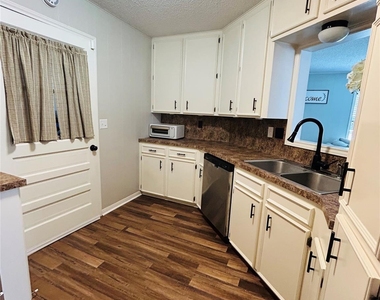 108 Creek Bend Lane - Photo Thumbnail 12