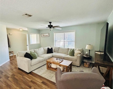 108 Creek Bend Lane - Photo Thumbnail 2