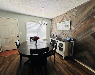 108 Creek Bend Lane - Photo Thumbnail 9