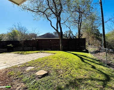 108 Creek Bend Lane - Photo Thumbnail 22