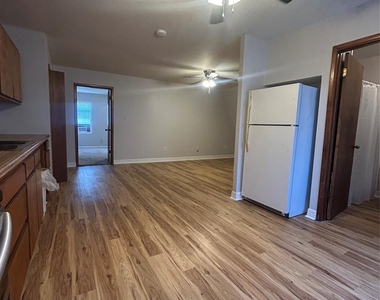1312 N Avenue R - Photo Thumbnail 8