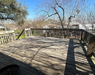 1312 N Avenue R - Photo Thumbnail 6