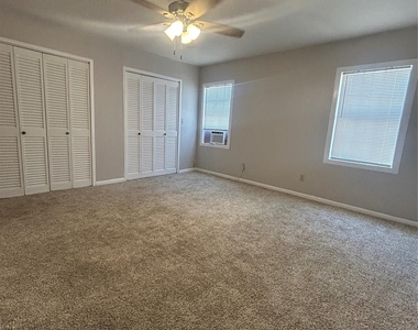 1312 N Avenue R - Photo Thumbnail 14