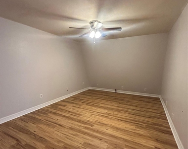 1312 N Avenue R - Photo Thumbnail 11