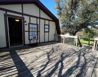 1312 N Avenue R - Photo Thumbnail 5